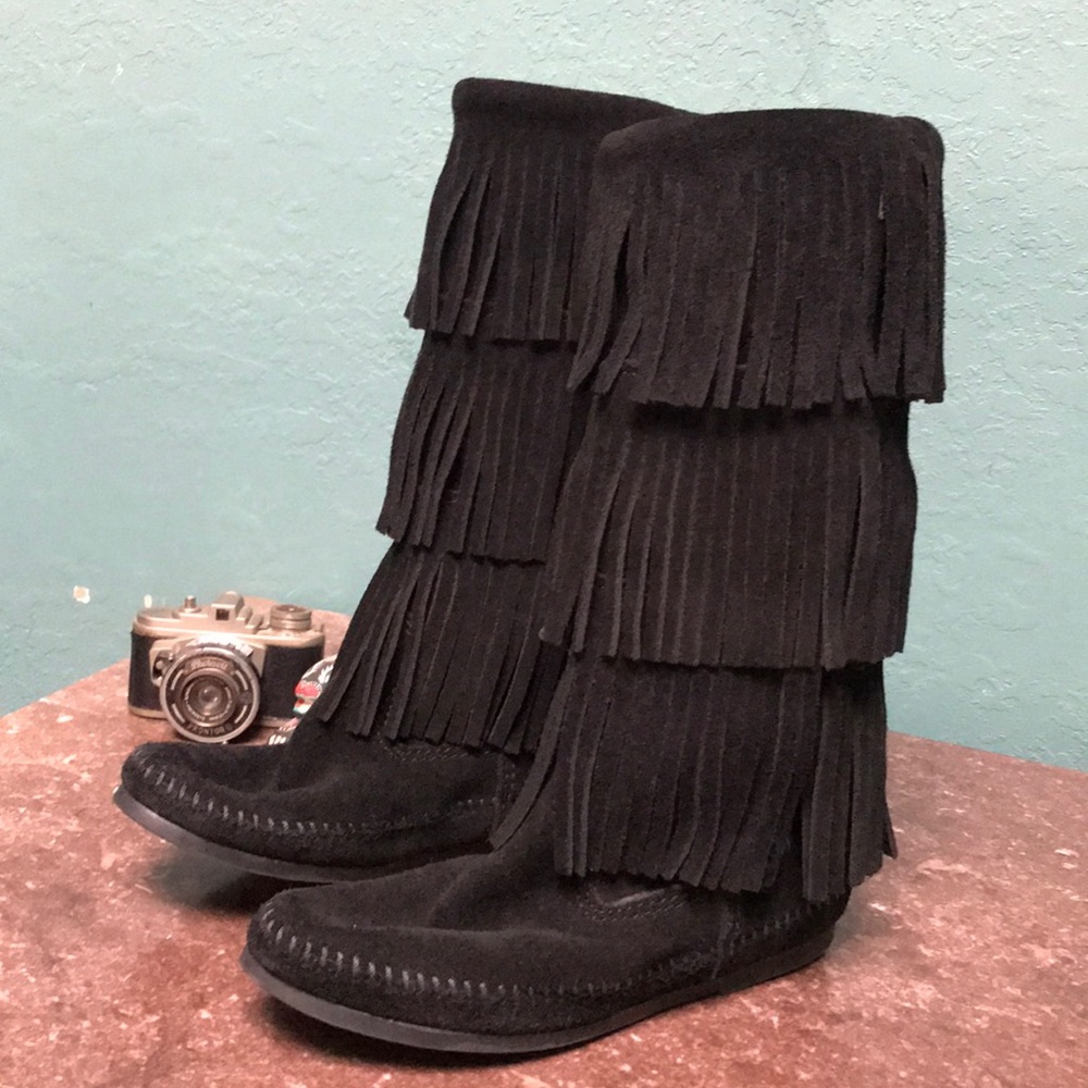 Minnetonka 3 Fringe Boot! Like New!